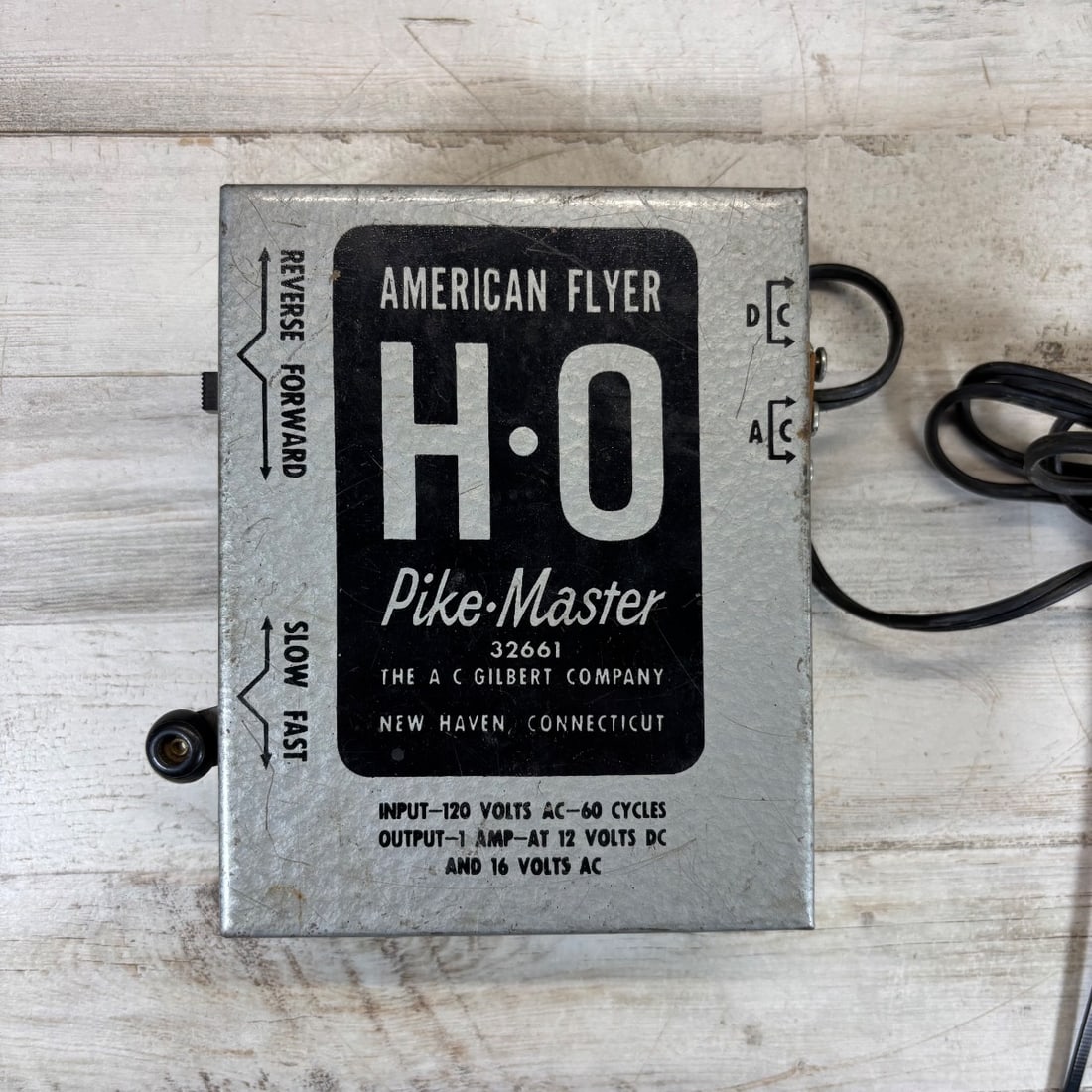 Vintage American Flyer H.O. Pike-Master Train Transformer A.C. Gilbert Co.: This vintage American Flyer H.O. Pike-Master train transformer, manufactured by The A. C. Gilbert Company in New Haven, Connecticut, is a classic piece for any model train enthusiast. It features cont
