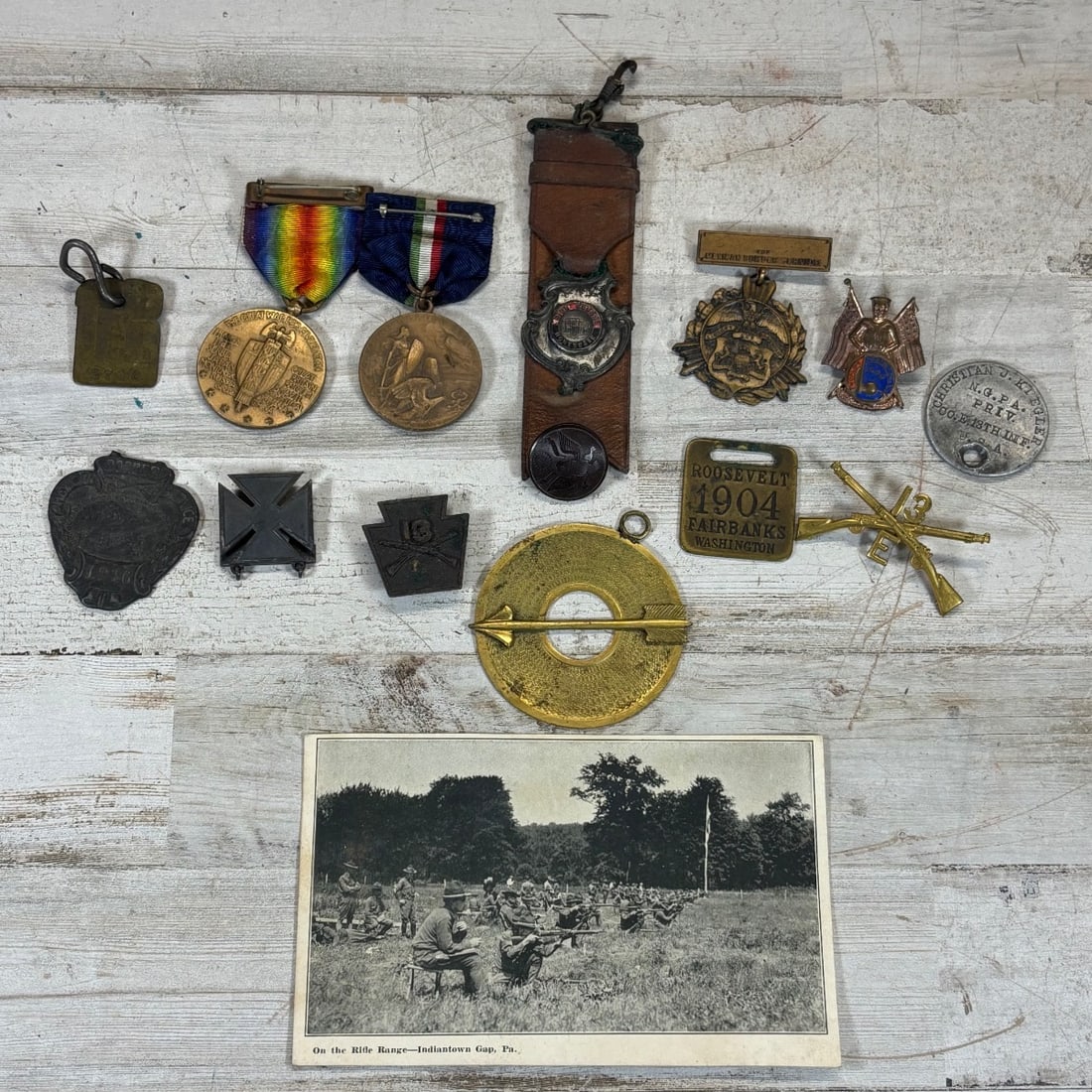 WWI Victory Medal Lot, Mexican Border Service Medal Lot w/ Photo Postcard: This collection features several historical military medals and ephemera. Prominently displayed is a WWI Victory Medal with "THE GREAT WAR FOR CIVILIZATION" inscription and a list of Allied nations, a