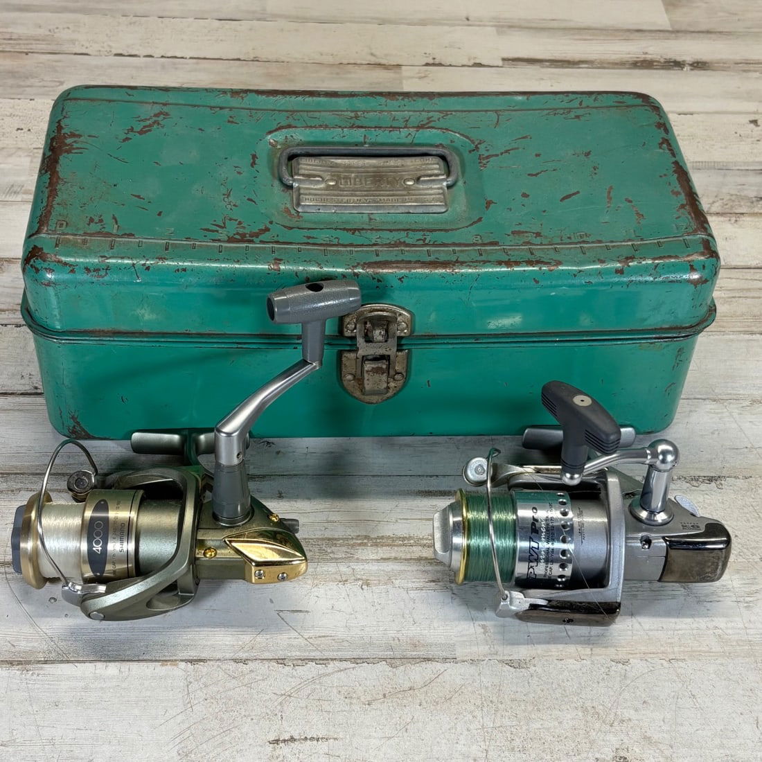 Shimano 4000 Spinning Reel & Daiwa PWT Pro Spinning Reel w/Vintage Tackle Box (1 of 6)
