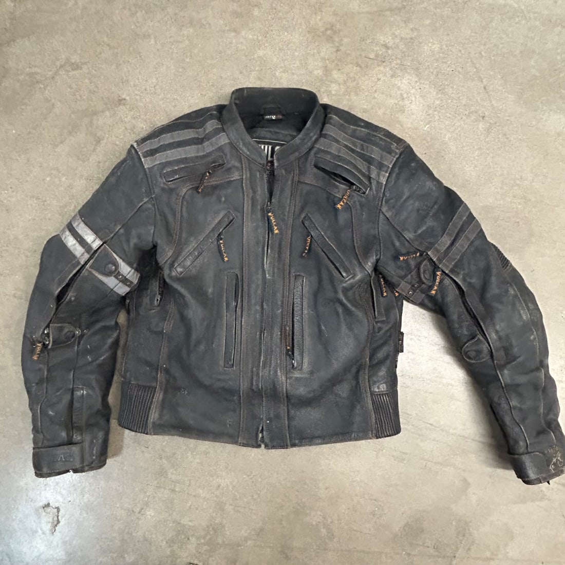 Vulcan Motorcycle Gear Men's Black Leather Jacket Size L Riding Streetwear (1 of 8)