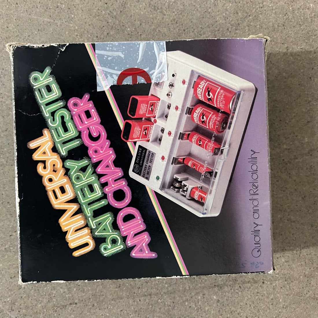 Vintage Deluxe Universal Battery Charger & Meter Tester GN WY-108 (1 of 5)