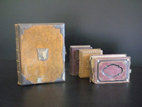 Set of 4: Vintage photo albums, three leather: Set of 4: Vintage photo albums, three leather bound, no pictures, one is made of wood and has old daguerrotype pictures included