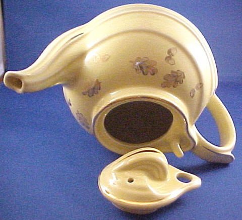 Hall China Teapot Six Cup Gold Trim - 3