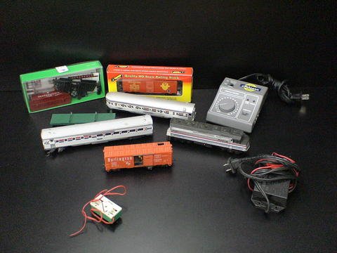 Miscellaneous train accessories: Athearn trains i: Miscellaneous train accessories: Athearn trains in miniature hobby transformer, model SDK-789, 120V, an Amtrak engine and two passenger cars, a Burlington Route HO car, Roundhouse Products quality HO 