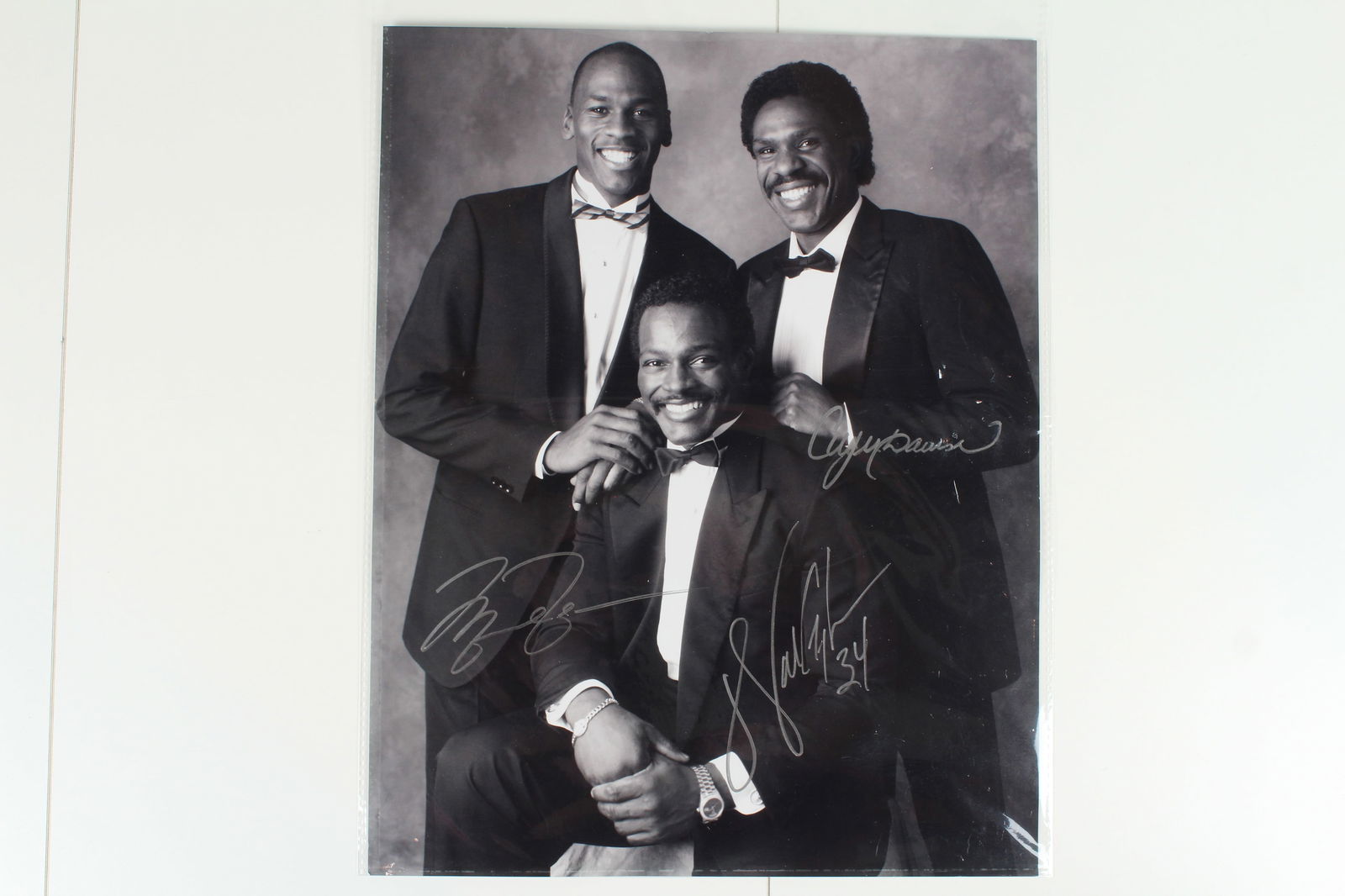 Triple Autographed Michael Jordan Walter Payton Andre Dawson Photo (1 of 8)