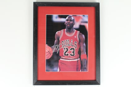 Autographed Michael Jordan Chicago Bulls Photo