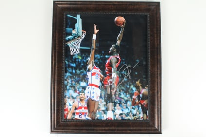 Autographed Michael Jordan Chicago Bulls Photo
