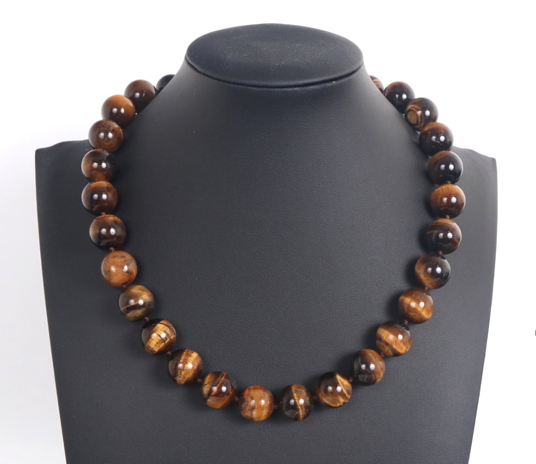 Beautiful Chunky Tiger's Eye Beaded Necklace: Gorgeous tiger's eye necklace comprised of 29 chunky perfectly polished beads. Each bead with incredible gold and caramel banding throughout against dark chocolate brown undertones. Size 19" L