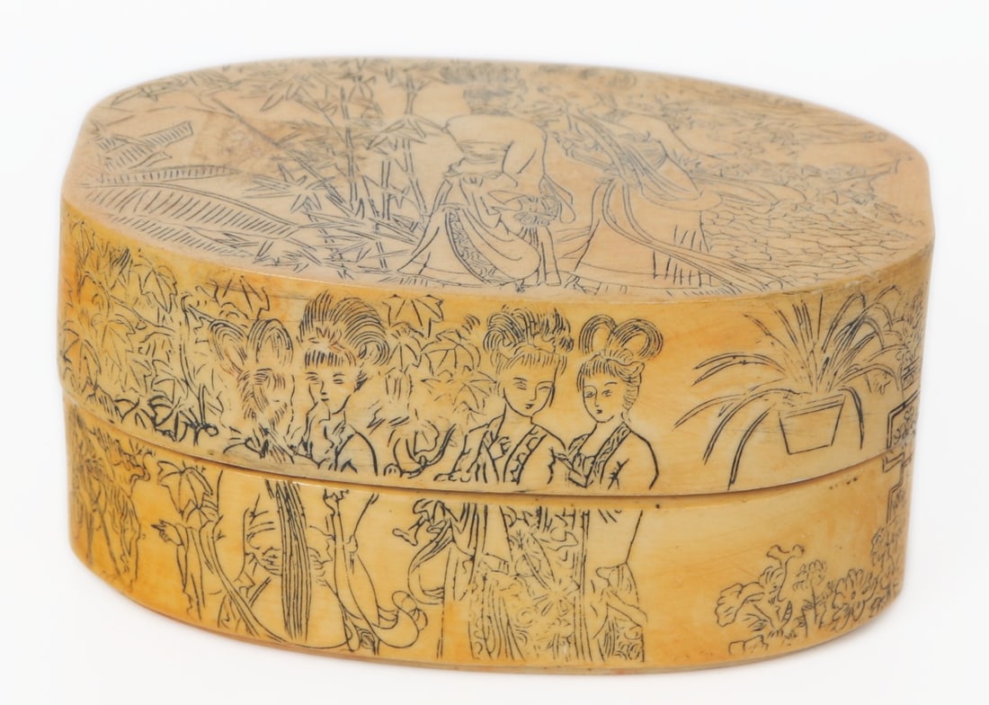 Beautiful Scrimshaw Style Box (1 of 7)