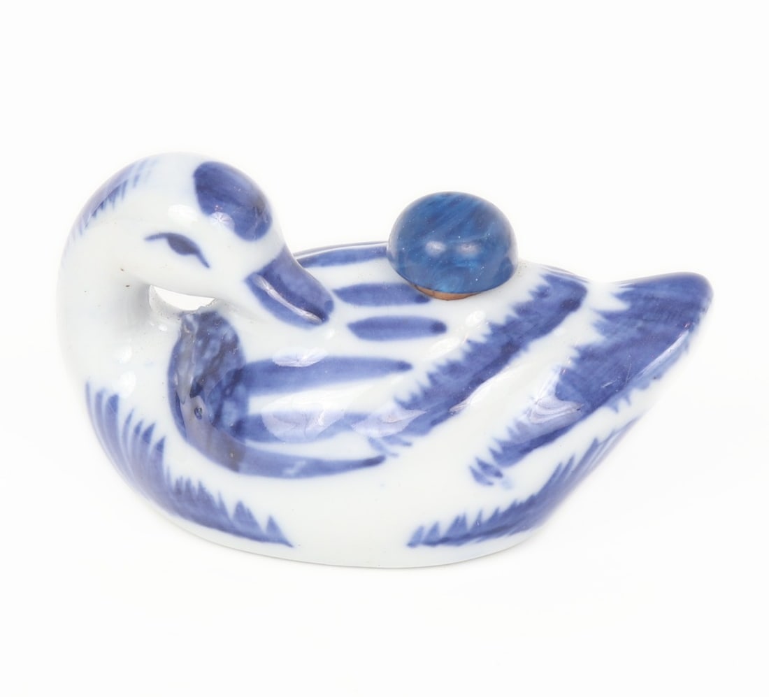 Beautiful Chinese Blue & White Swan Snuff Bottle: Lovely Chinese blue and white porcelain swan snuff bottle. Beautiful bright blue feathered accents, blue beak and four character mark to the base. Size 2 1/2" W x 1 1/2" H (6.3cm W x 3.8cm H)