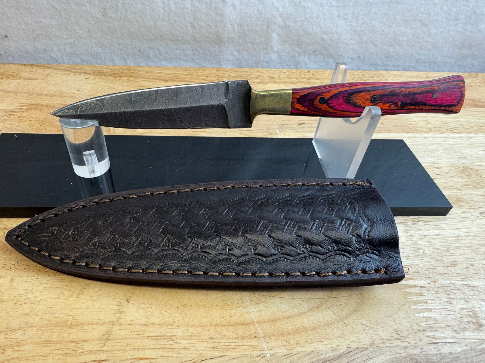 Beautiful Handmade Damascus Steel Dagger w/Sheath: Beautiful Handmade Damascus Steel Dagger w/Sheath. See photos for details and measurements. Meticulously crafted by skilled artisans, each knife is forged from multiple layers of high-carbon steel?hea