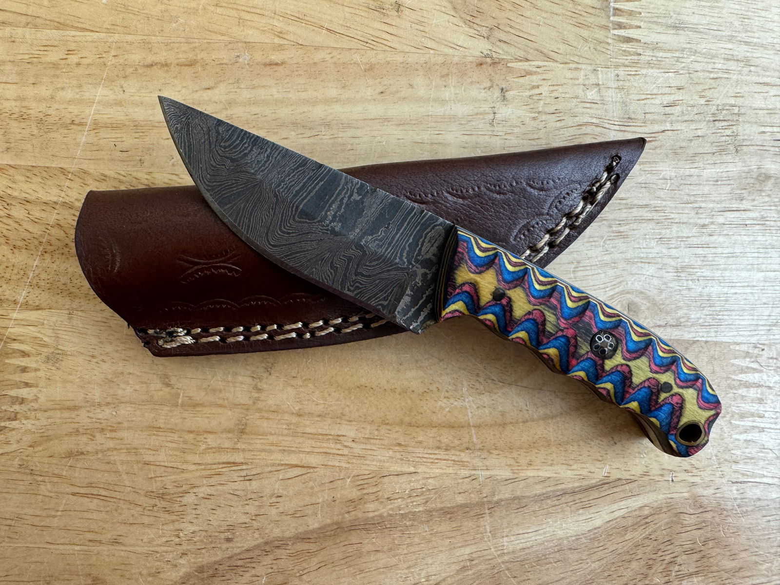 Beautiful Handmade Damascus Steel Knife w/Sheath: Beautiful Handmade Damascus Steel Knife w/Sheath. See photos for details and measurements. Meticulously crafted by skilled artisans, each knife is forged from multiple layers of high-carbon steel?heat
