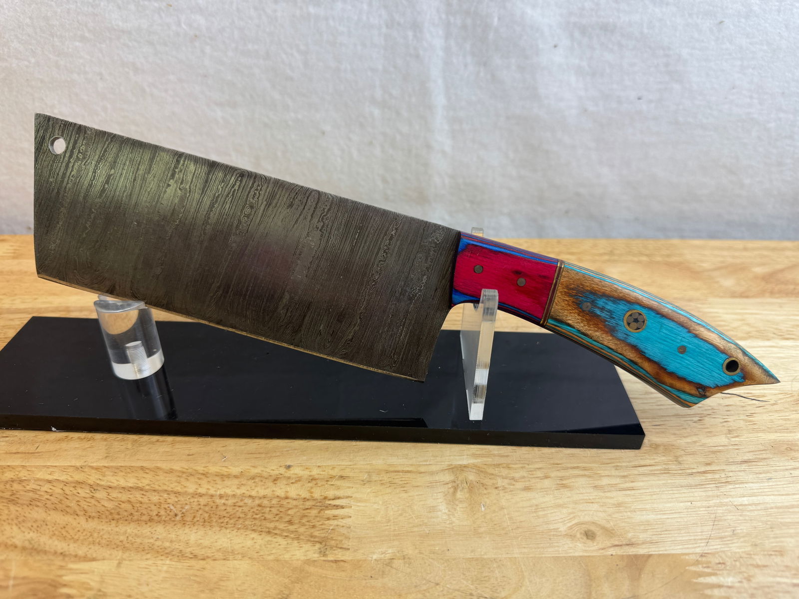 Beautiful Handmade Damascus Steel Cleaver: Beautiful Handmade Damascus Steel Cleaver. See photos for details and measurements. Meticulously crafted by skilled artisans, each knife is forged from multiple layers of high-carbon steel?heated, fol