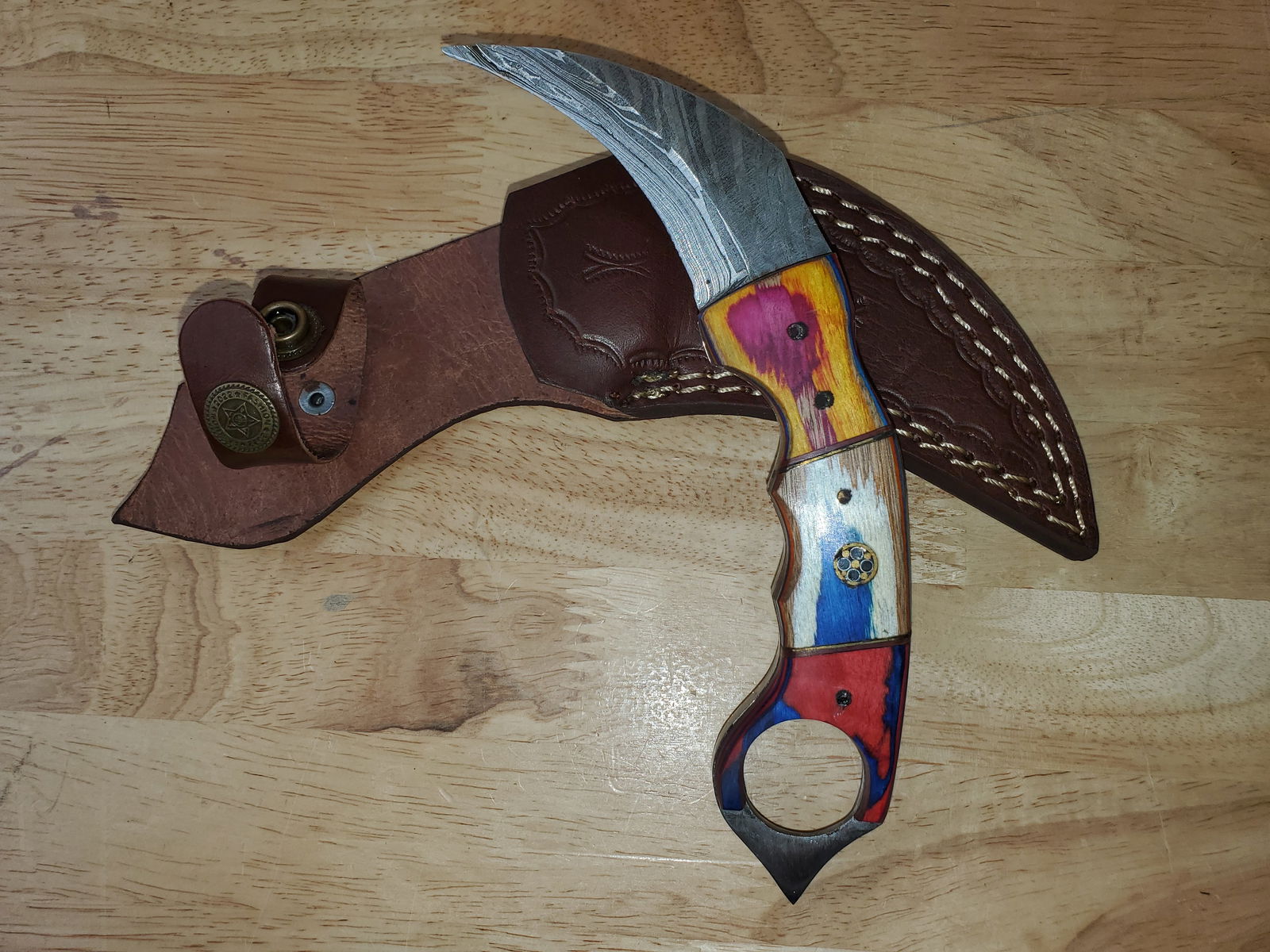 Beautiful Handmade Damascus Steel Karambit w/Sheath: Beautiful Handmade Damascus Steel Karambit w/Sheath. See photos for details and measurements. Meticulously crafted by skilled artisans, each knife is forged from multiple layers of high-carbon steel?h