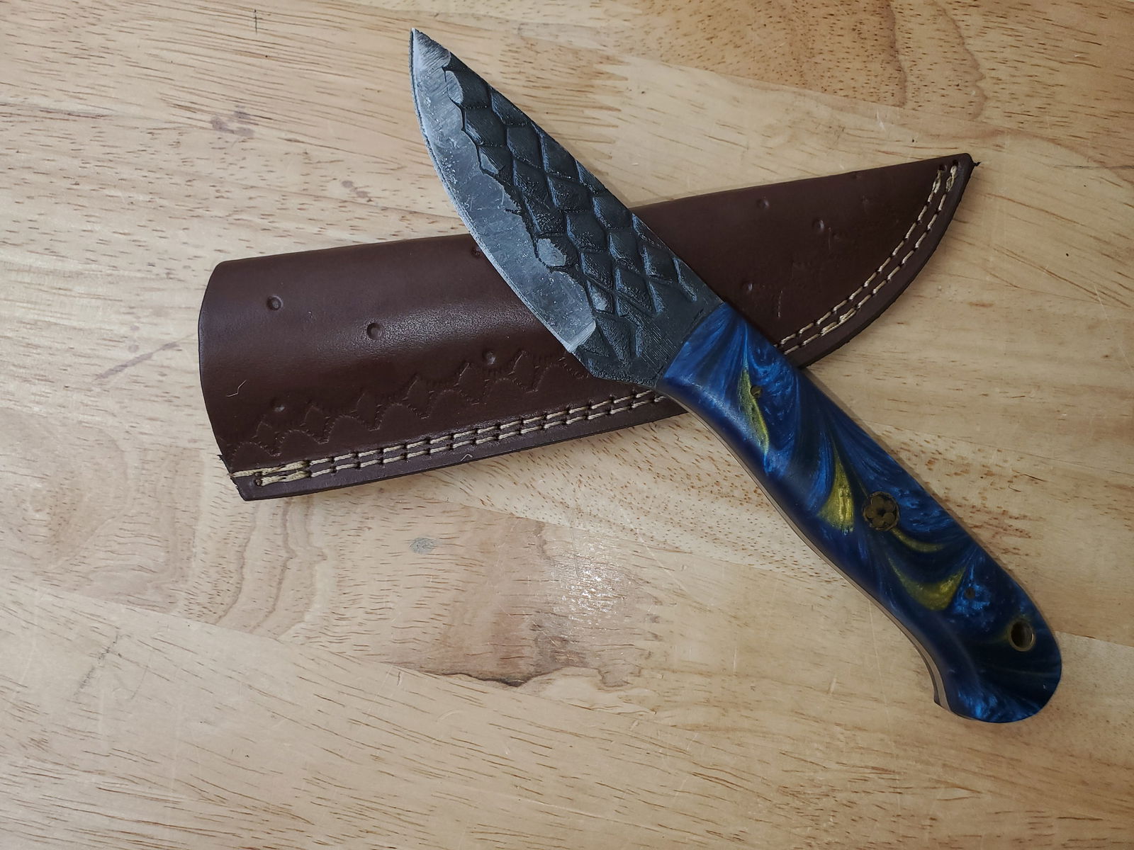 Beautiful Handmade Steel Knife w/Sheath: Beautiful Handmade Steel Knife w/Sheath. See photos for details and measurements. Meticulously crafted by skilled artisans, each knife is forged from multiple layers of high-carbon steel?heated, folde