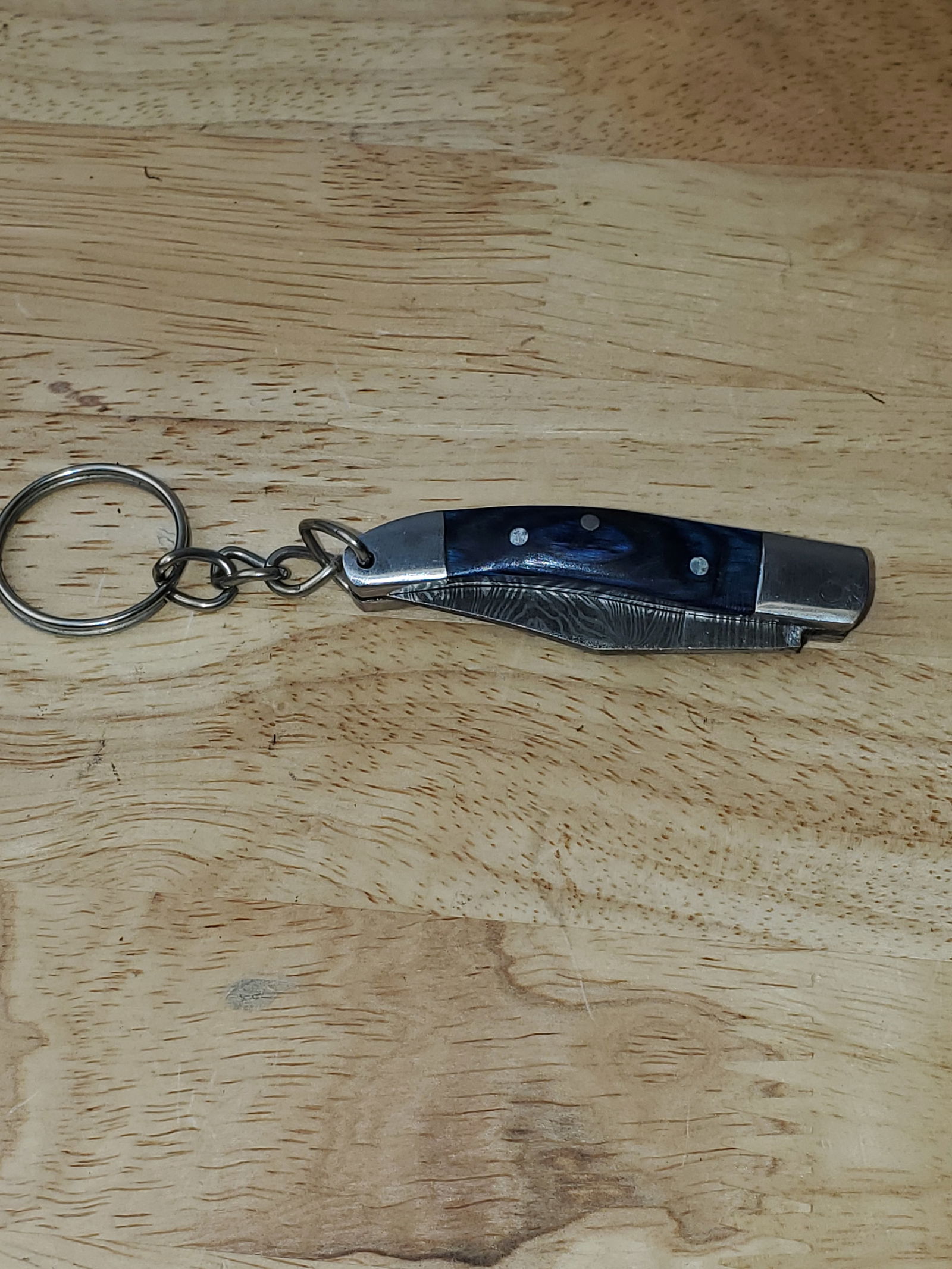 Beautiful Handmade Damascus Steel KeyChain Folding Knife: Beautiful Handmade Damascus Steel KeyChain Folding Knife. See photos for details and measurements. Meticulously crafted by skilled artisans, each knife is forged from multiple layers of high-carbon st