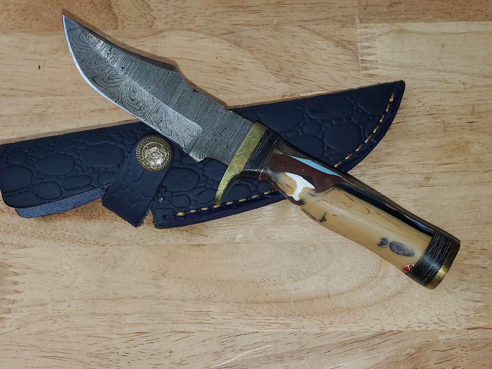 Beautiful Handmade Damascus Steel Knife w/Sheath (1 of 10)