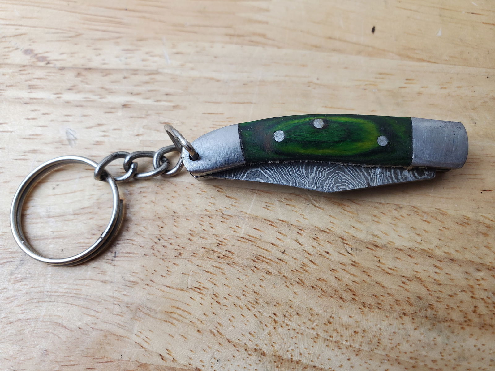 Beautiful Handmade Damascus Steel KeyChain Folding Knife: Beautiful Handmade Damascus Steel KeyChain Folding Knife. See photos for details and measurements. Meticulously crafted by skilled artisans, each knife is forged from multiple layers of high-carbon st