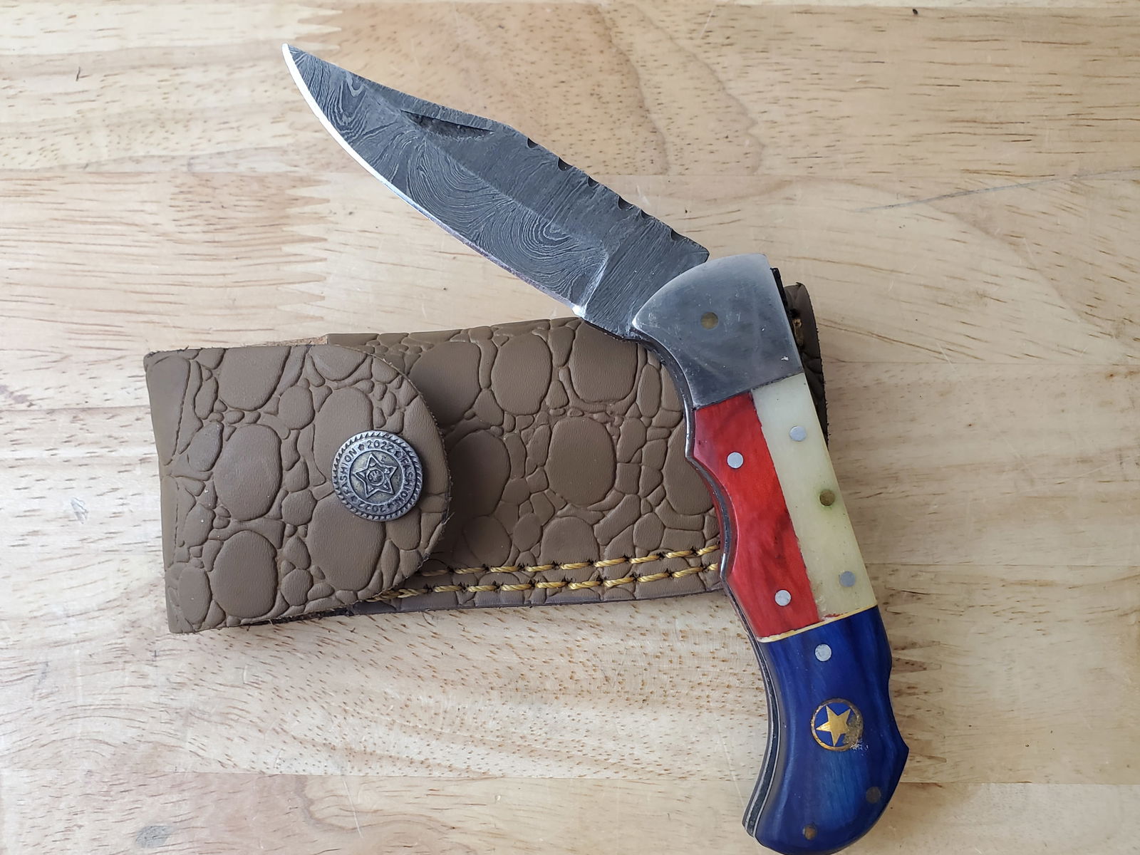 Beautiful Handmade Damascus Steel Folding Knife w/Sheath: Beautiful Handmade Damascus Steel Folding Knife w/Sheath. See photos for details and measurements. Meticulously crafted by skilled artisans, each knife is forged from multiple layers of high-carbon st
