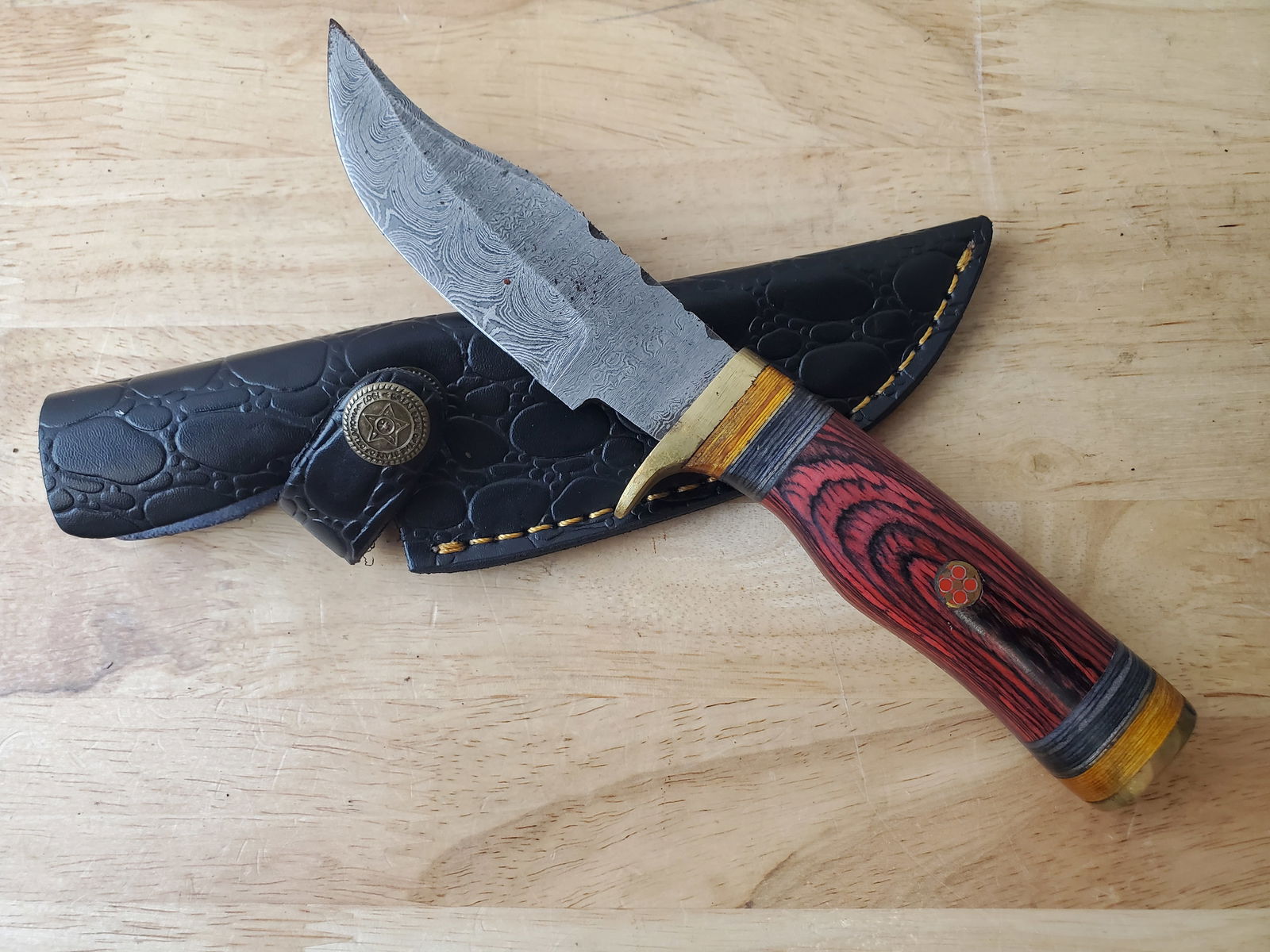 Beautiful Handmade Damascus Steel Knife w/Sheath: Beautiful Handmade Damascus Steel Knife w/Sheath. See photos for details and measurements. Meticulously crafted by skilled artisans, each knife is forged from multiple layers of high-carbon steel?heat