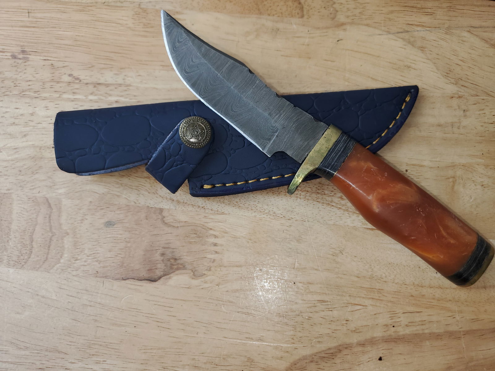 Beautiful Handmade Damascus Steel Knife w/Sheath: Beautiful Handmade Damascus Steel Knife w/Sheath. See photos for details and measurements. Meticulously crafted by skilled artisans, each knife is forged from multiple layers of high-carbon steel?heat