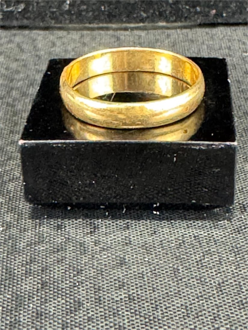 Men's 14K Gold Wedding Band: Men's 14K Gold Wedding Band. Reserve is set at $180, well below market value.