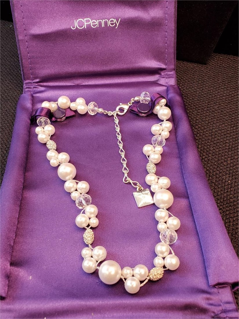 Chunky Pearl Cluster Statement Necklace Anne Klein (1 of 14)