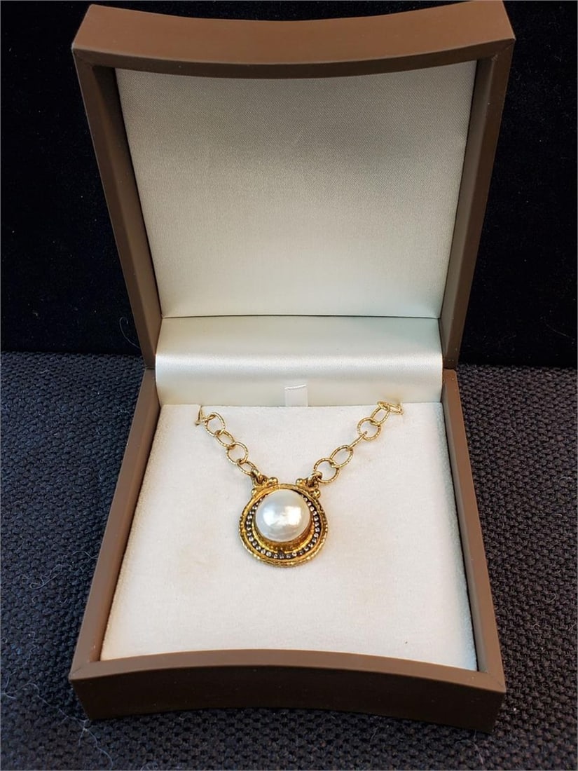 Vintage-Inspired Pearl Drop Pendant Necklace 925 Silver: Vintage-Inspired Pearl Drop Pendant Necklace - Featuring a Gold-Tone Chain and a Pendant surrounded by Small Crystals - Stamped Atash 925