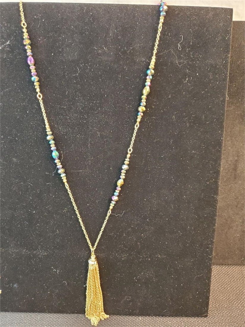 Multi-Color Cracked Agate Necklace w/Gold Tassel: Multi-Color Cracked Agate Necklace w/Gold Tassel - Liz Claibourne
