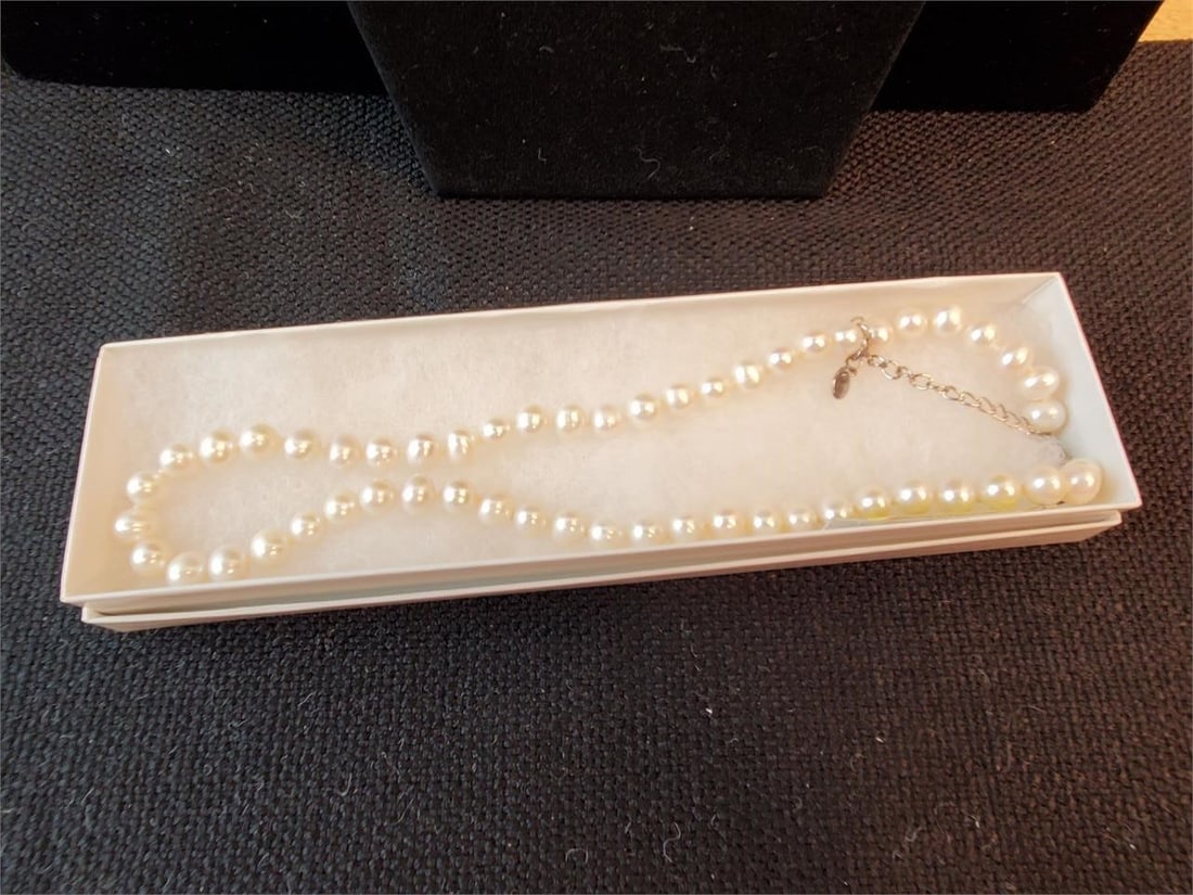 Dillaard's Freshwater Pearl & Sterling Silver (1 of 6)