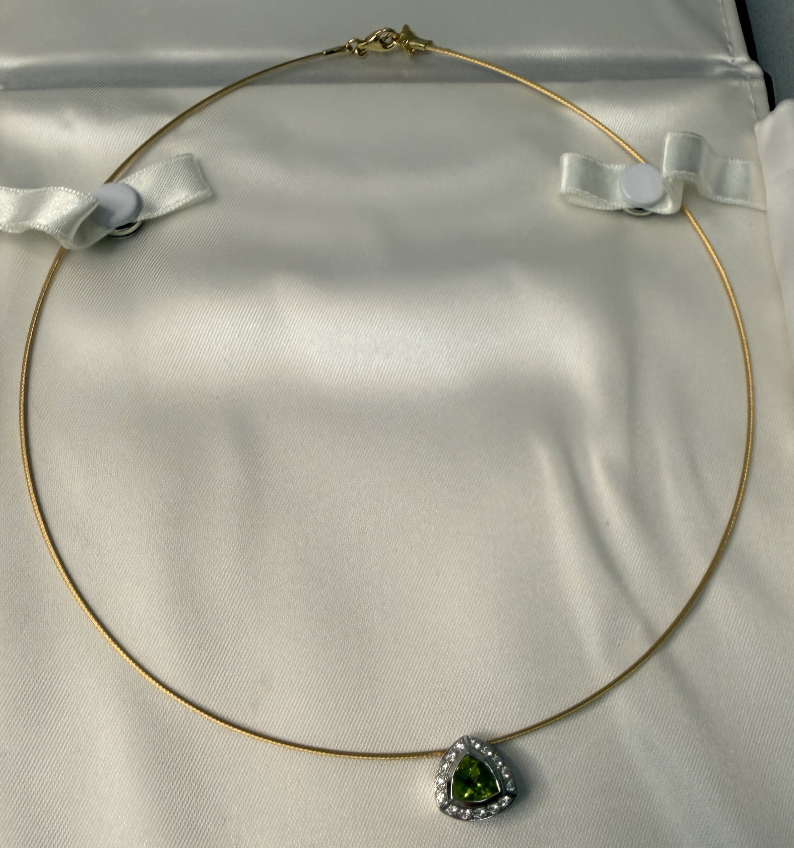 Beautiful Green Slide (14K) on Gold Necklace (18K): Beautiful Green Peridot Slide (14K) on Gold Necklace (18K). Very good shape overall with minimal signs of wear. Reserve is set at $650, well below market value.