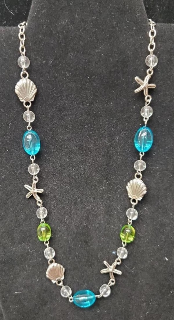 Coastal Themed Silver Fashion Necklace: Coastal Themed Silver Fashion Necklace