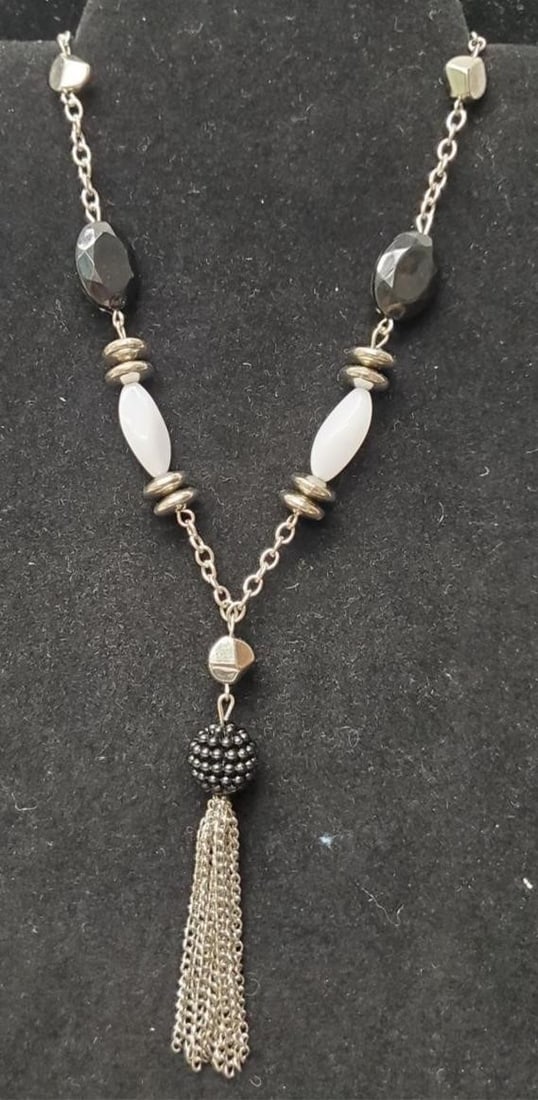 Silver Fashion Necklace with Stones & Tassel: Silver Fashion Necklace with Stones & Tassel