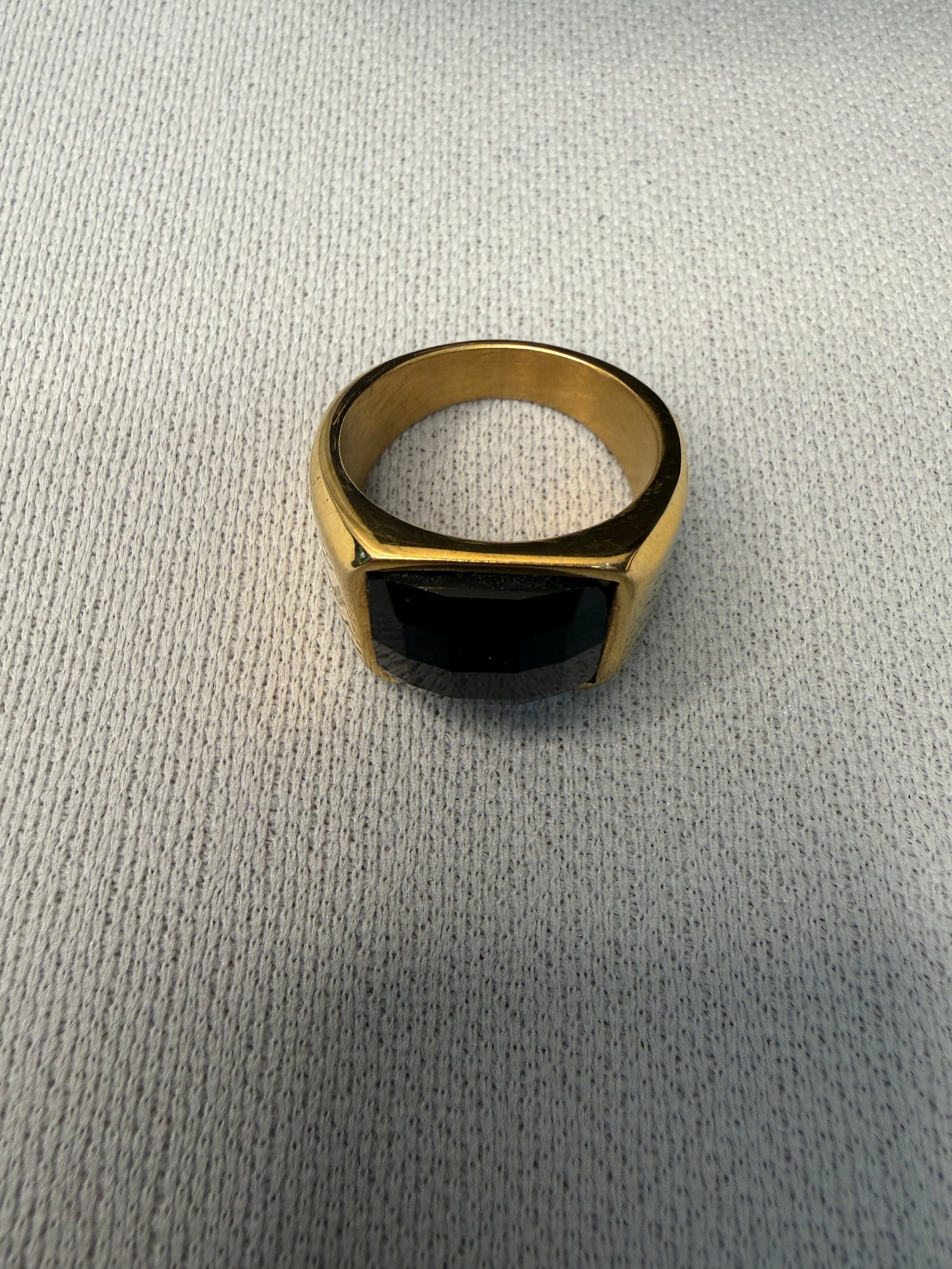 Yellow Gold Men's Ring with Faceted Black Onyx or Hemaltite: Yellow Gold Men's Ring with Faceted Black Onyx or Hemaltite - No marking - Assuming it's Gold Plate