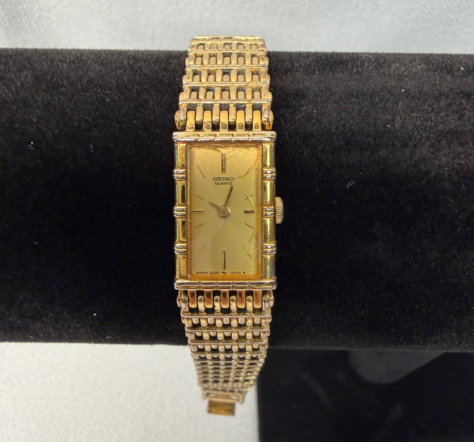 Vintage Seiko 2E20 Quartq Wristwatch in Gold Tank Style (1 of 10)