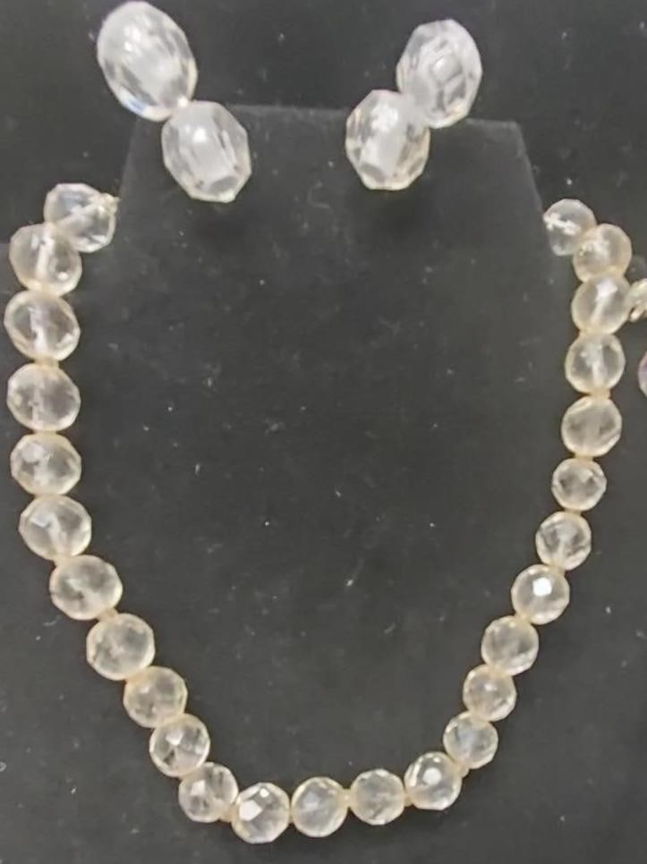 Vintage clear crystal bead necklaces featuring faceted beads: Vintage clear crystal bead necklaces featuring faceted beads