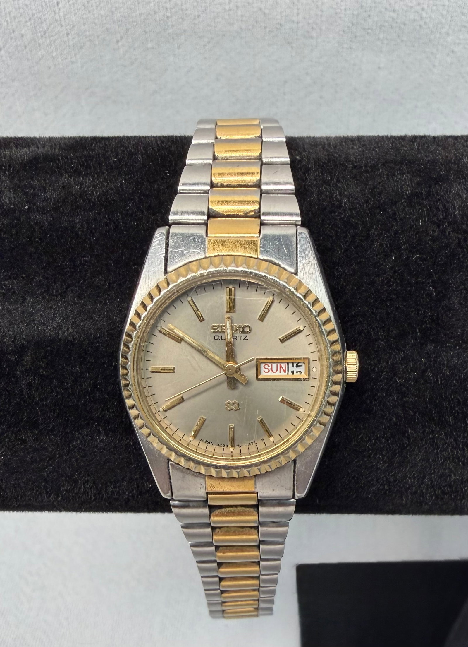 Vintage Seiko Quartz Two Tone Dress Watch (1 of 12)
