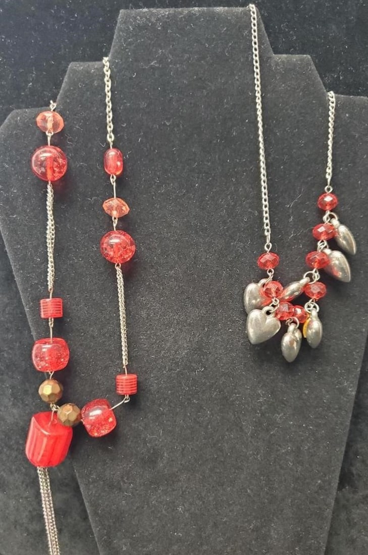 Pair - Necklaces - Red Crackle Glass & Silver Tone (1 of 10)