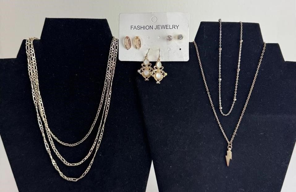 Lot of Gold Toned Necklaces and Earrings (1 of 14)