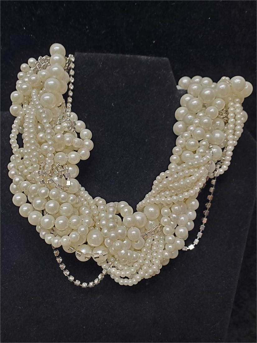 Chunky Pearl Fashion Necklace (1 of 7)