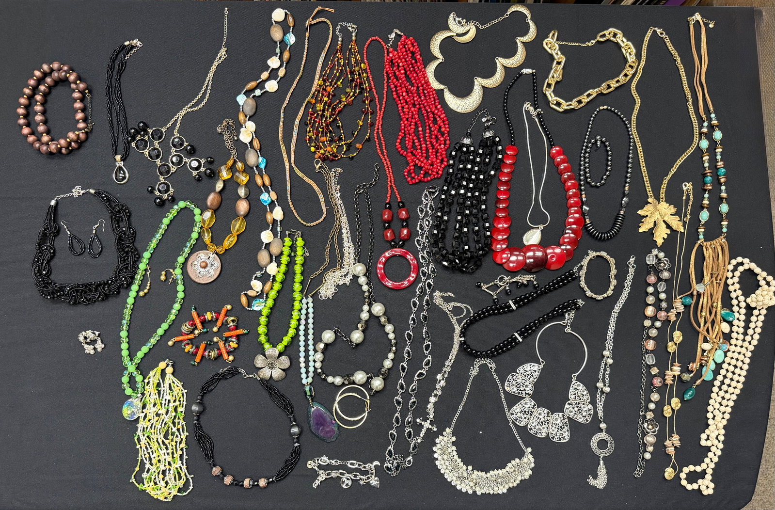 Large Mystery Lot of Jewelry: Large Mystery Lot of Jewelry