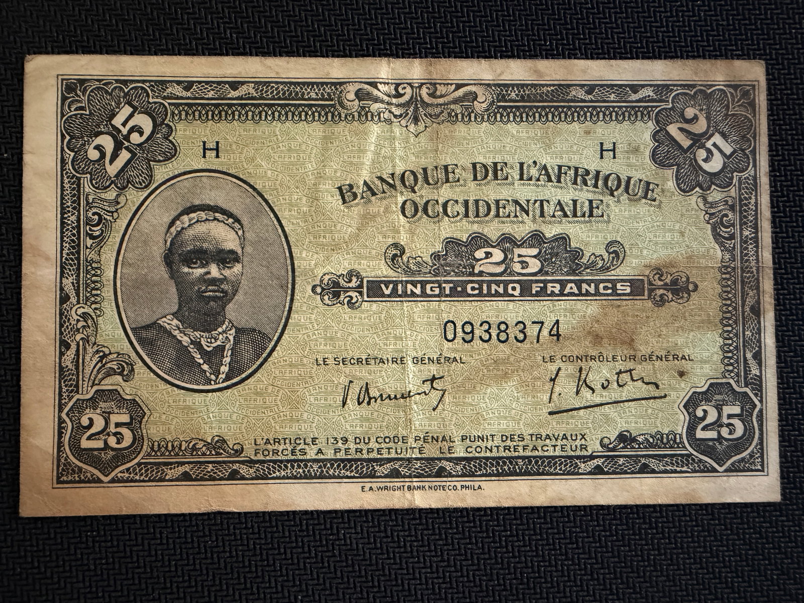 25 Francs Banknote - French West Africa - 1942 - Rare: 5 Francs Banknote - French West Africa - 1942 - Rare. It was issued by the Banque de l'Afrique Occidentale. The obverse features a woman in profile, with text indicating it was printed by the E.A. Wri