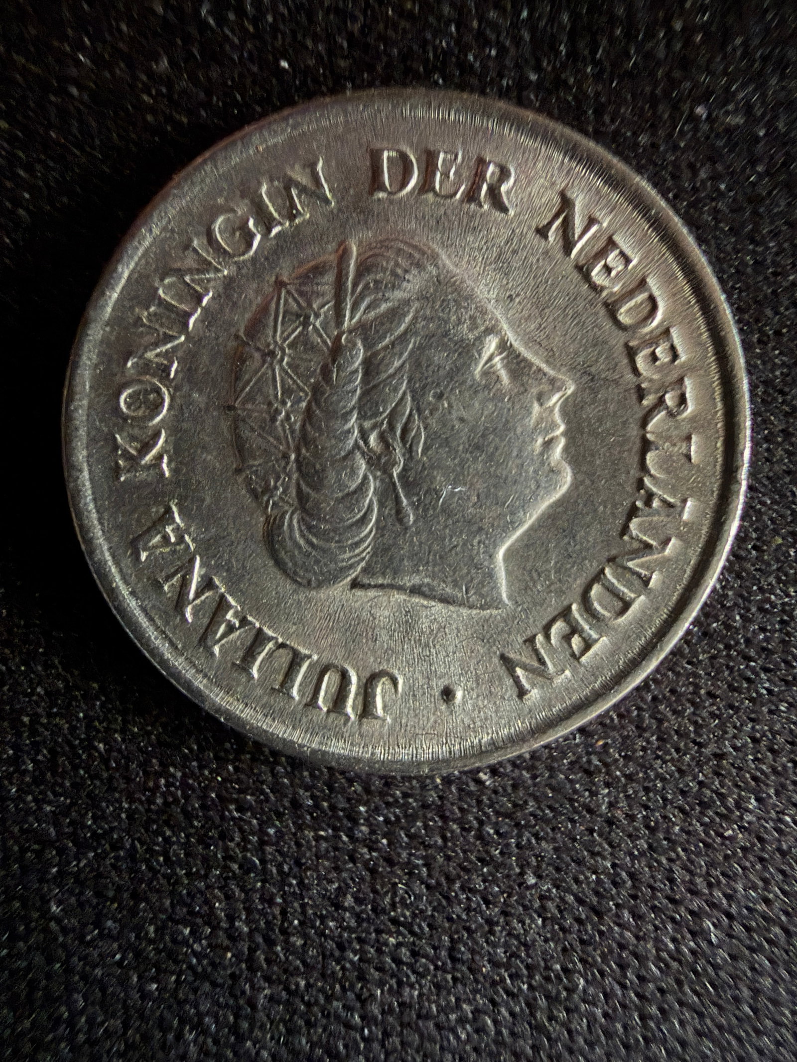 Netherlands 25 cents coin featuring Queen Juliana - 1964 (1 of 2)