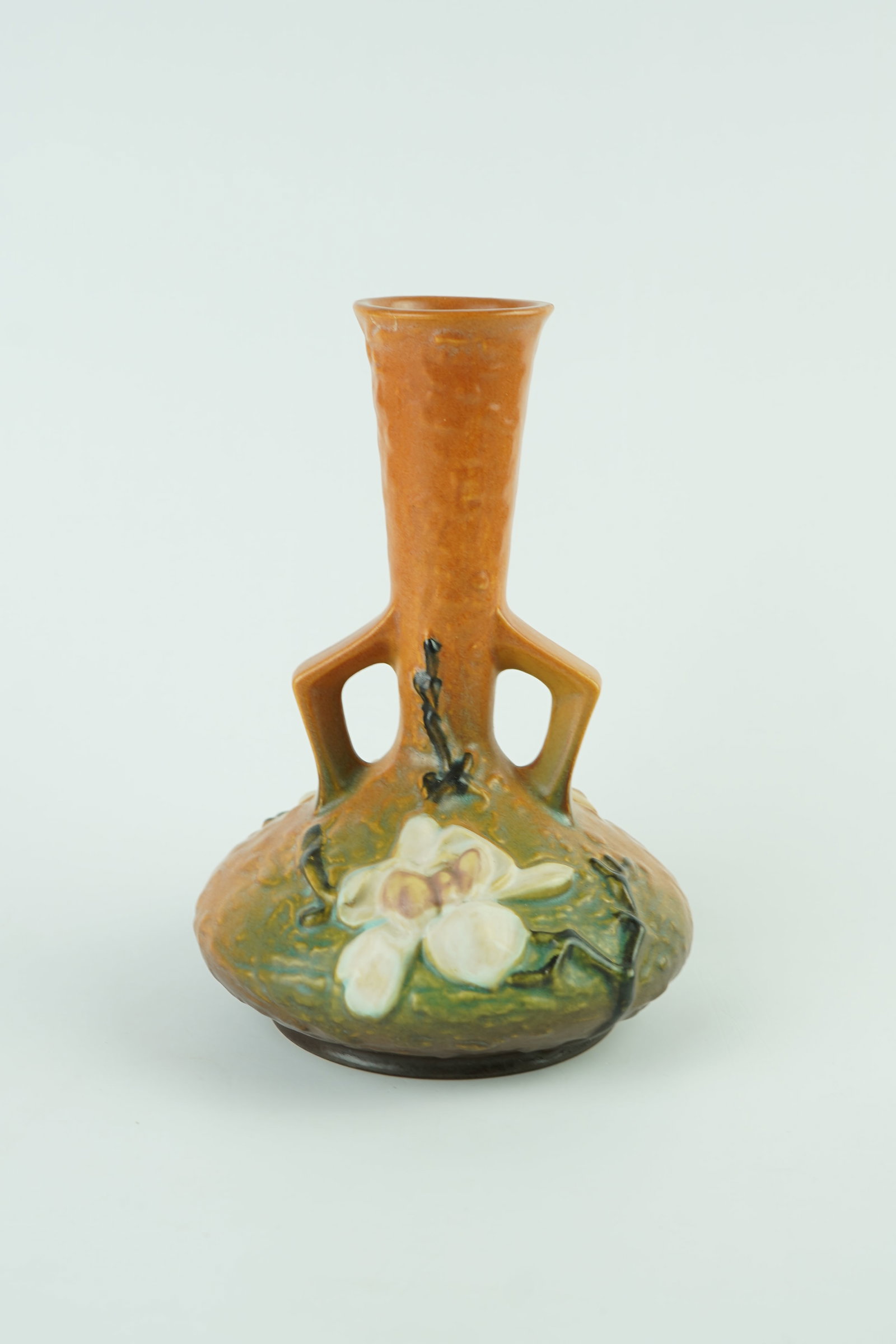 1940's Roseville Magnolia Pottery Handled Vase 179-7 (1 of 6)