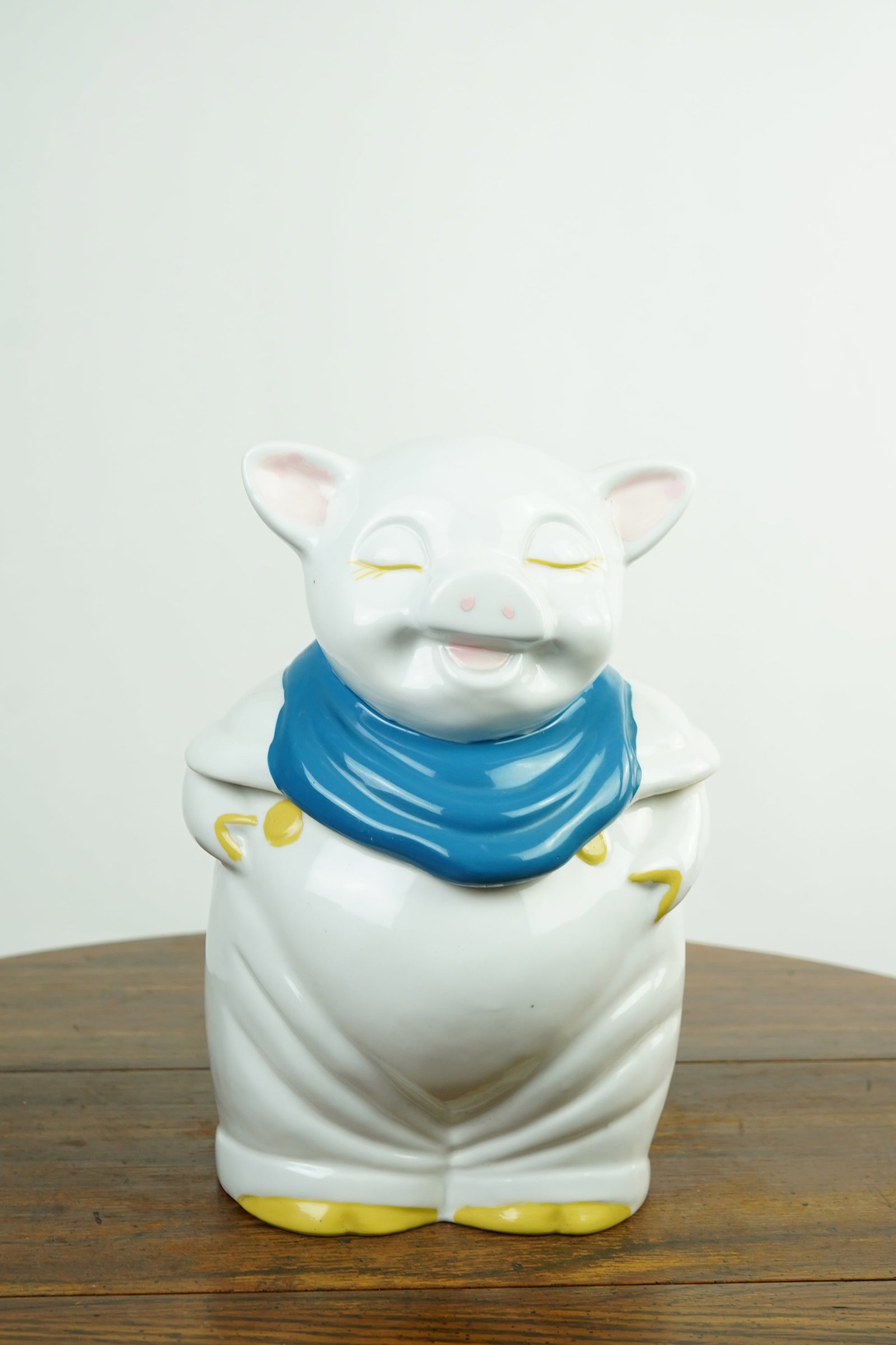 1940's Shawnee Smiley Pig Cookie Jar (1 of 7)