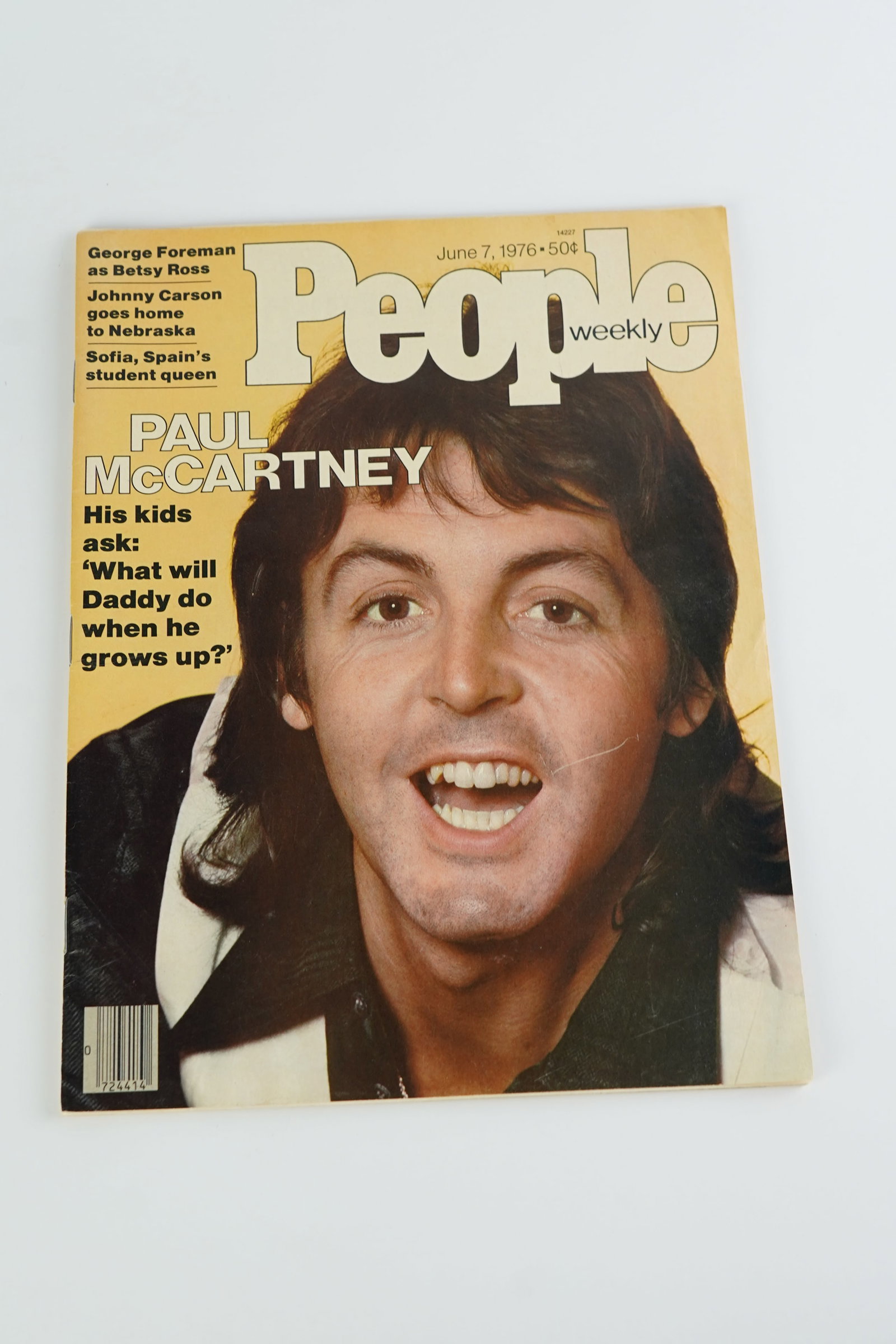 June 1976 People Weekly featuring Paul McCartney: Magazine is in excellent condition.