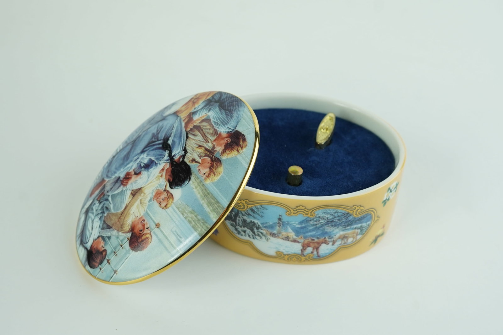 1991 Ardleigh Elliott " The Hills are Alive" Music Box (1 of 8)