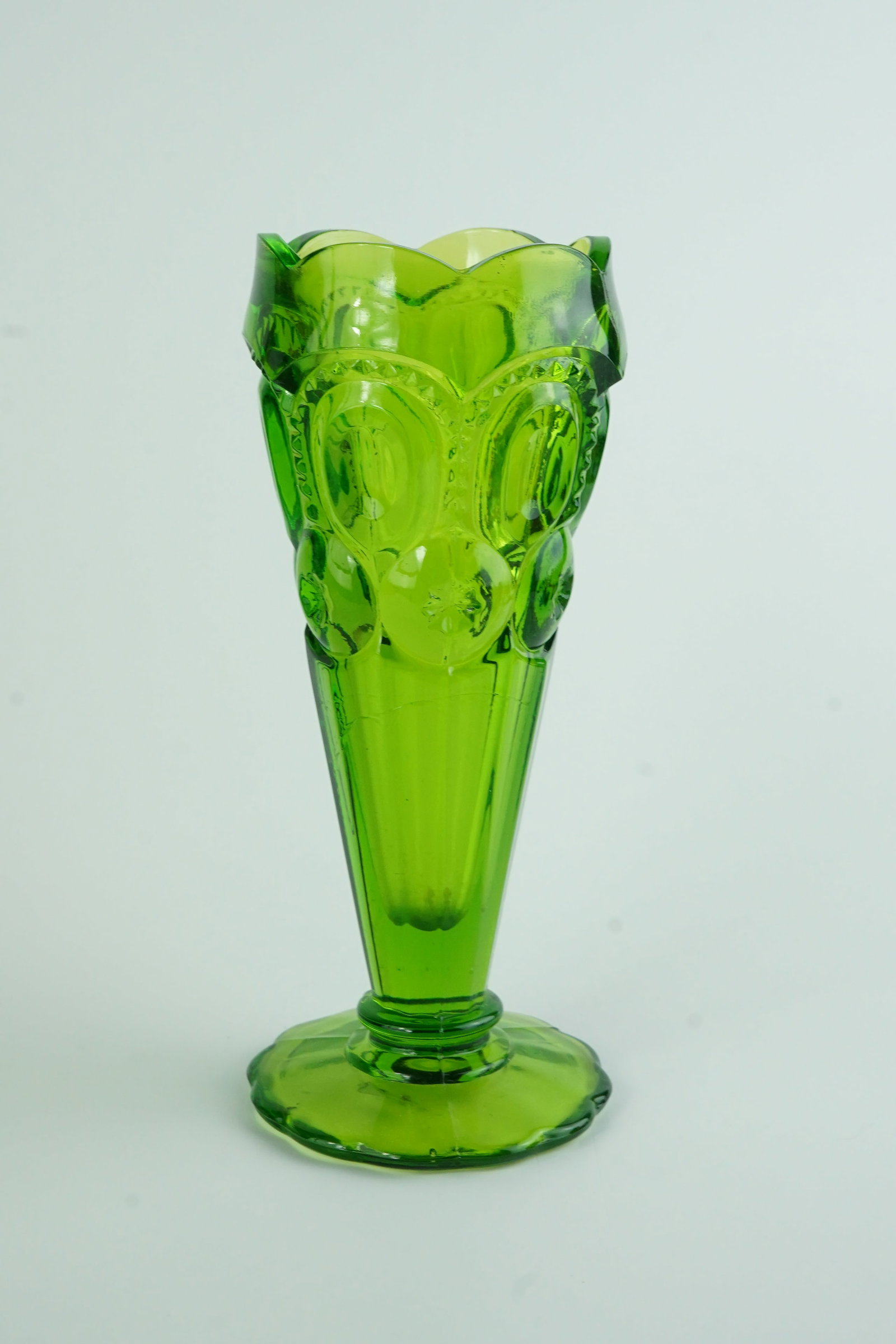 L.E. Smith Green Moon & Stars Vase: Classic Moon & Stars pattern