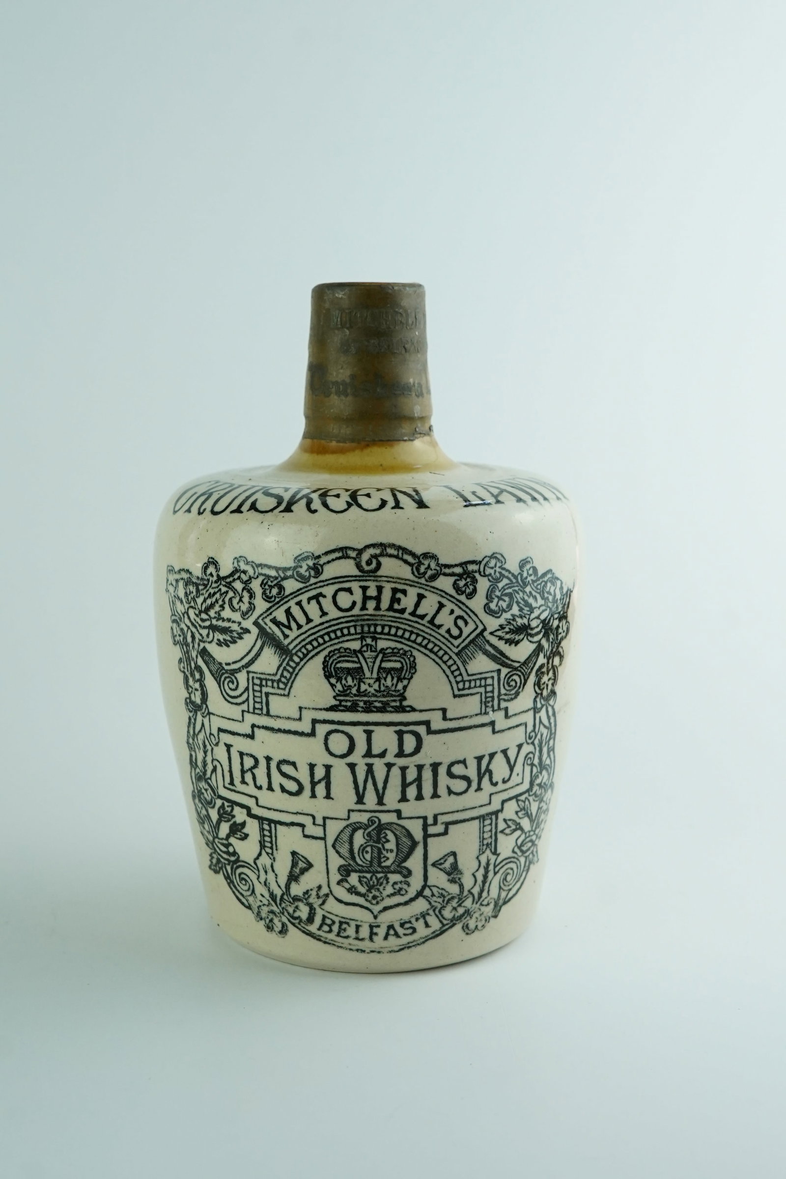 Antique Cruiskeen Lawn Mitchell's Old Irish Whisky Stoneware Jug: Beautiful old stoneware in excellent condition. Features black transfer ware detailing of traditional Irish themes.