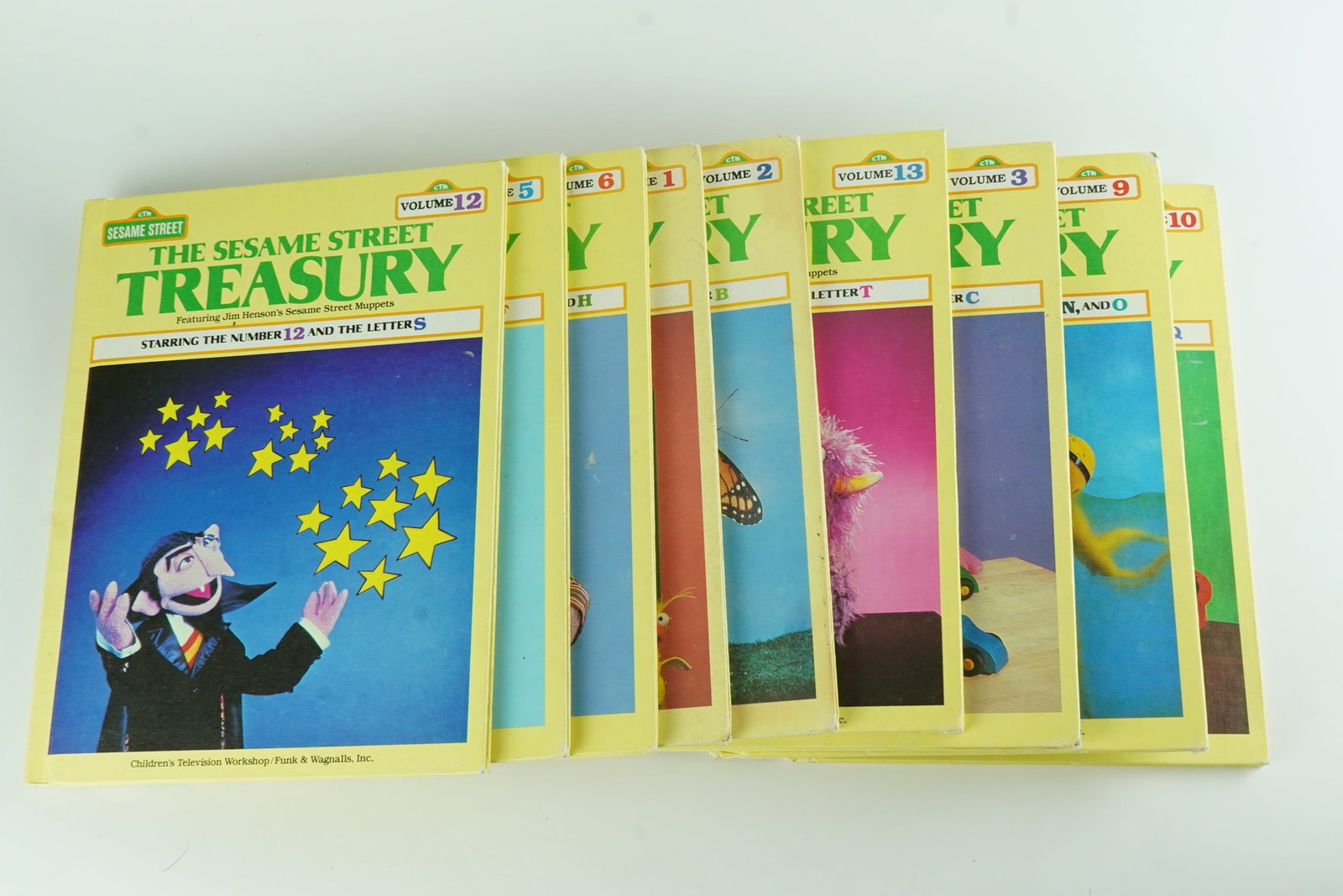 Nine Volumes of Vintage 1983 Sesame Street Children's Books (1 of 4)